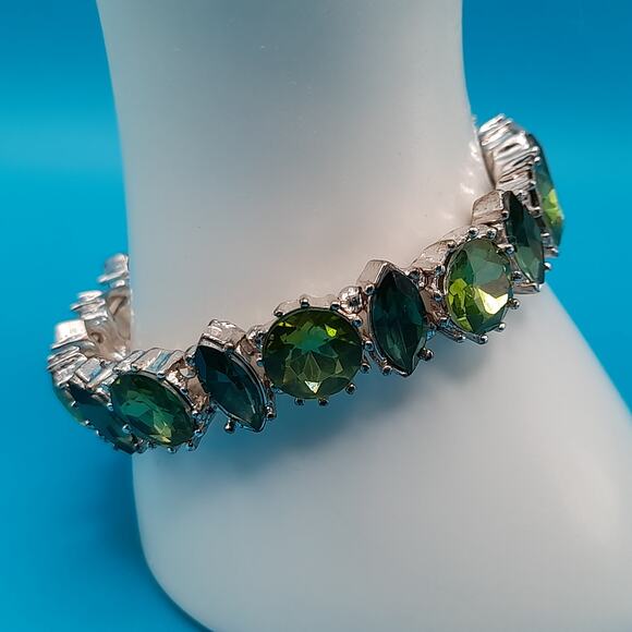 Macy's Green Rhinestone Stretch Bracelet, New With Tags, Old Stock - Picture 6 of 11